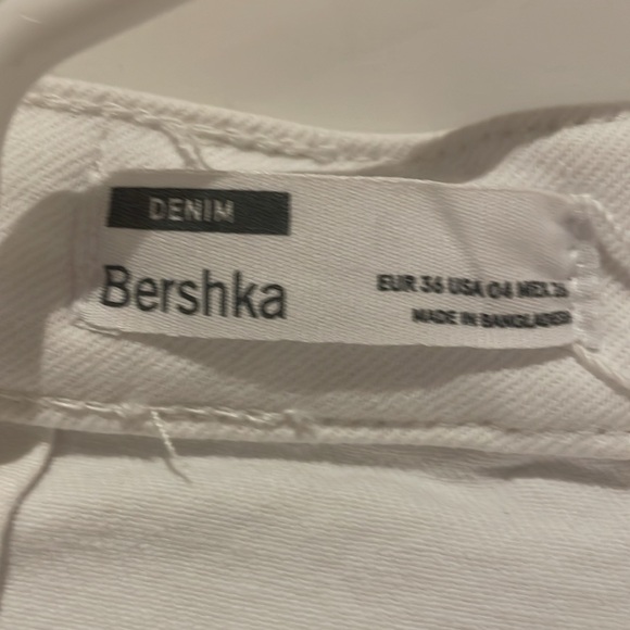 BNWT Bershka white denim mini skirt 🇬🇧 - Picture 2 of 5